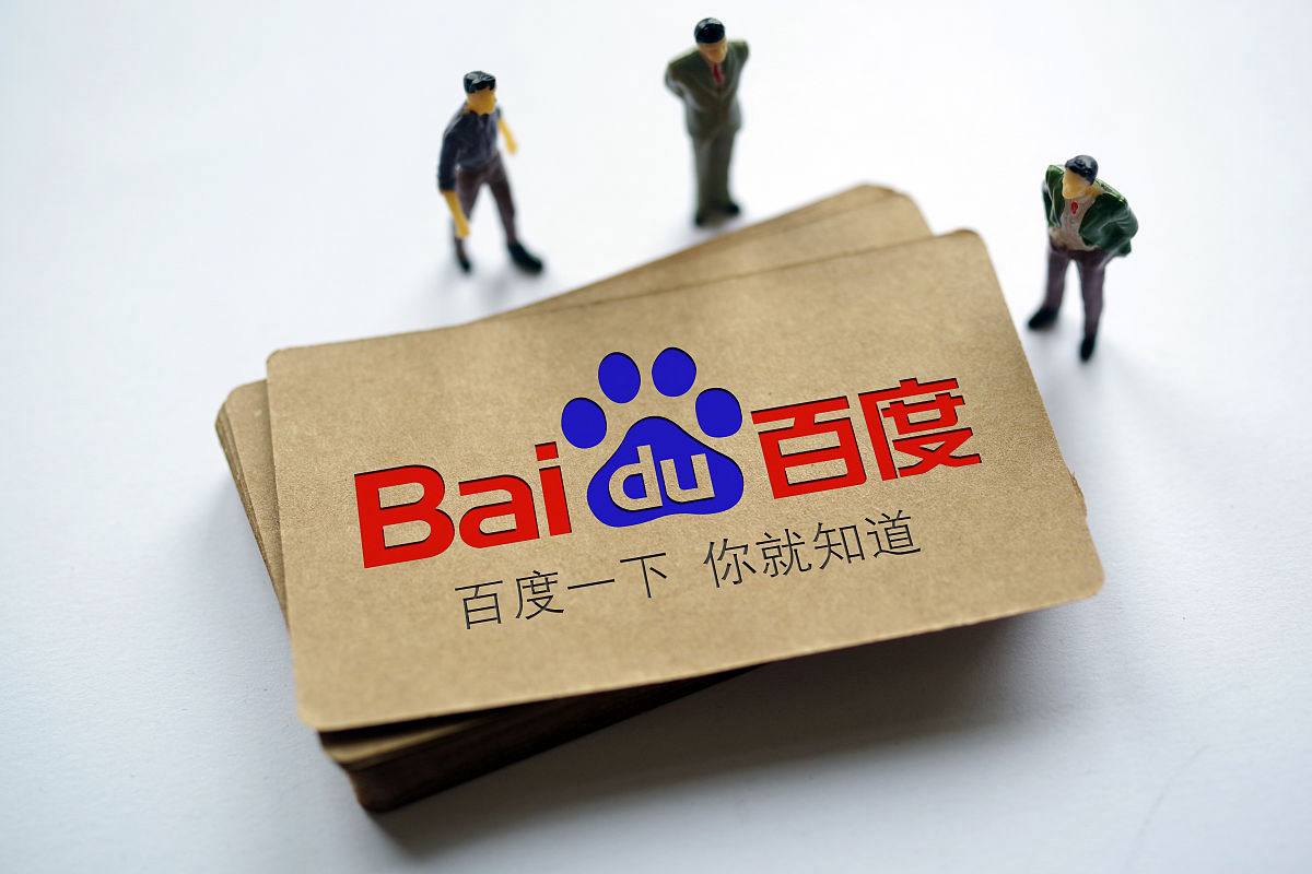 上海地铁回应老人坐女孩腿上事件